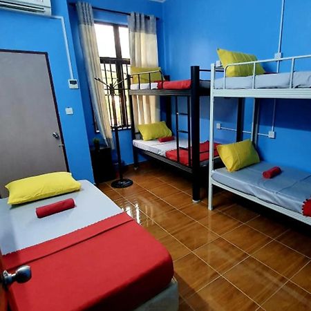 Shoplot Hostel Pangkor Kampong Pasir Bogak Extérieur photo