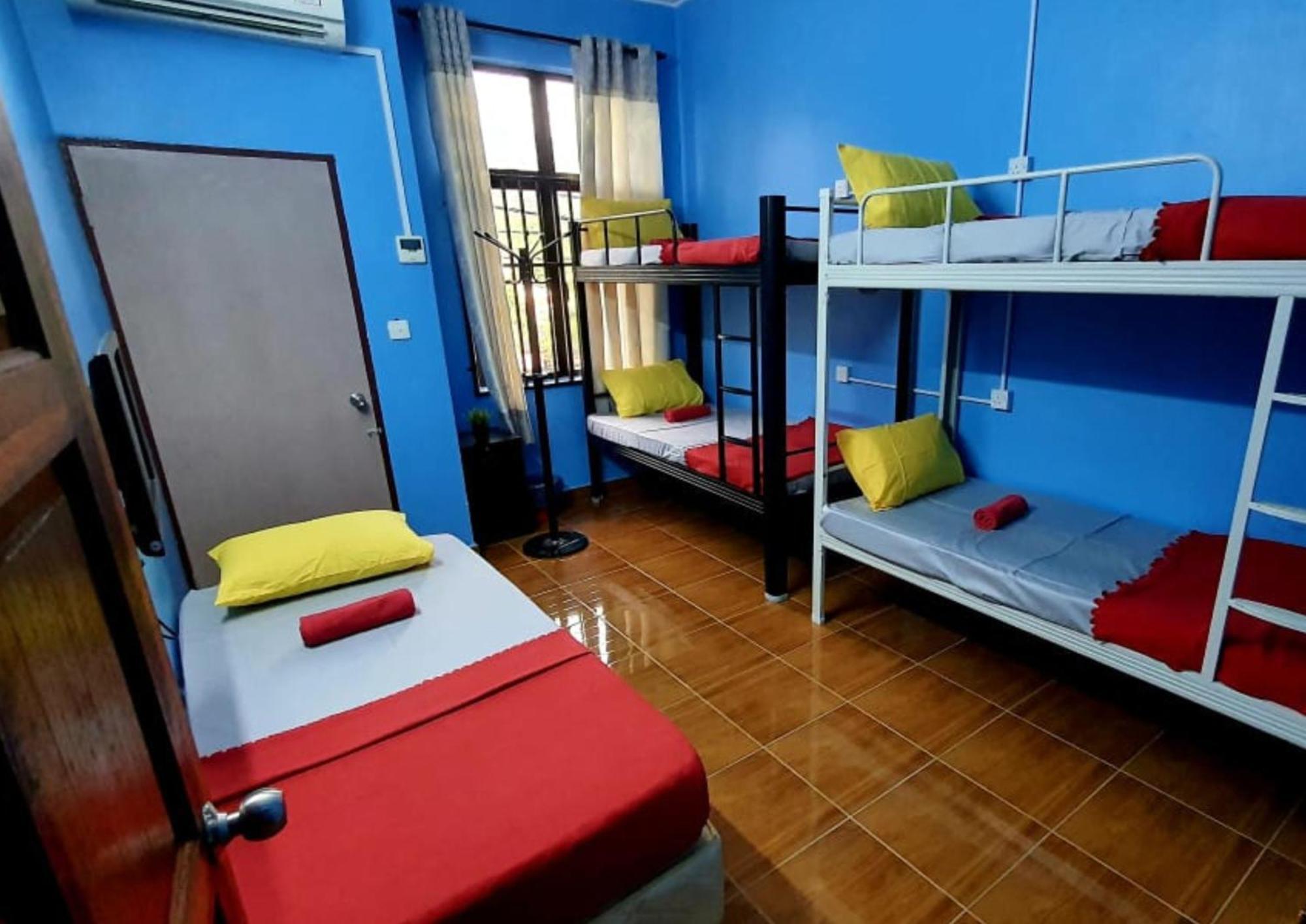 Shoplot Hostel Pangkor Kampong Pasir Bogak Extérieur photo