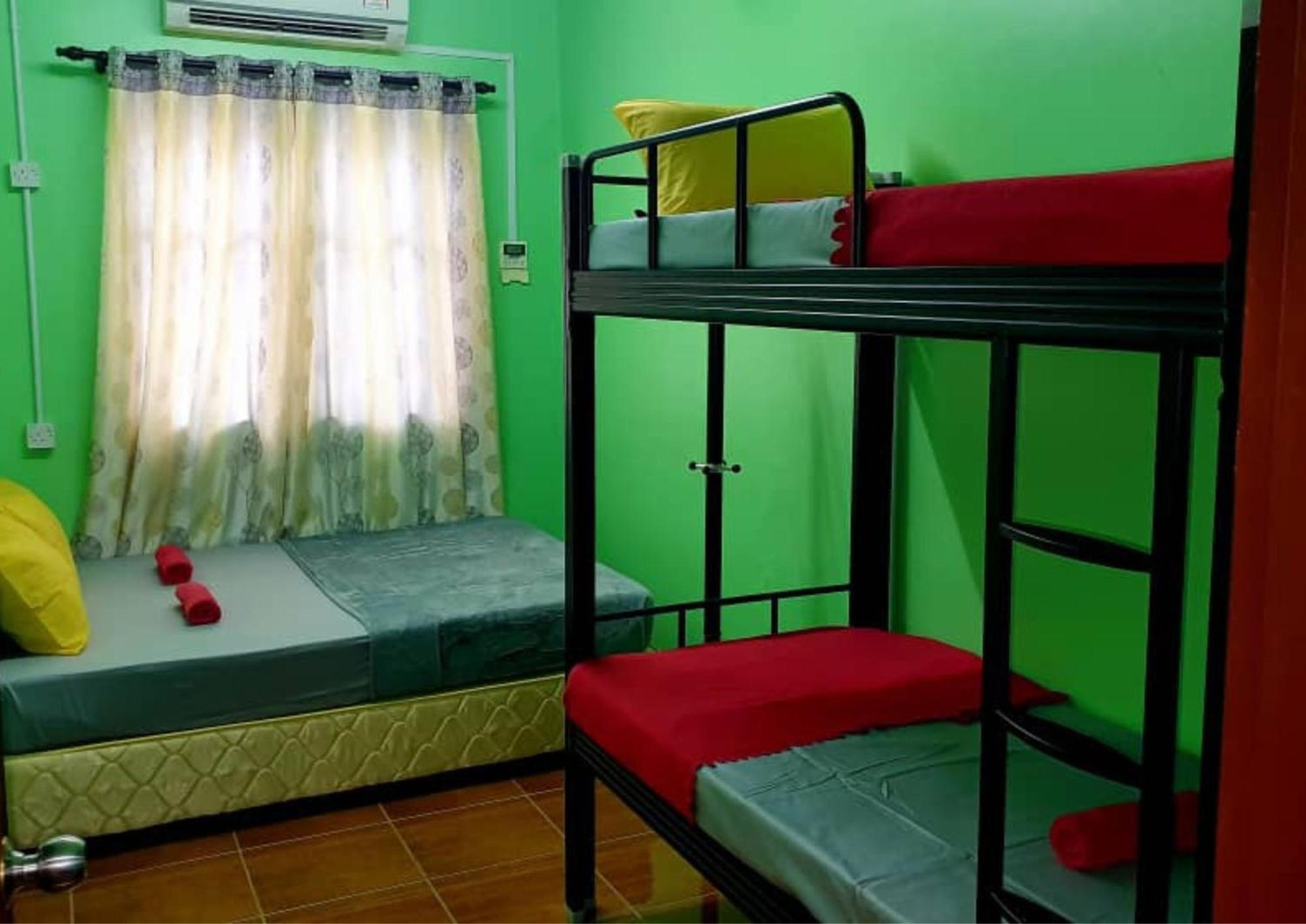 Shoplot Hostel Pangkor Kampong Pasir Bogak Extérieur photo